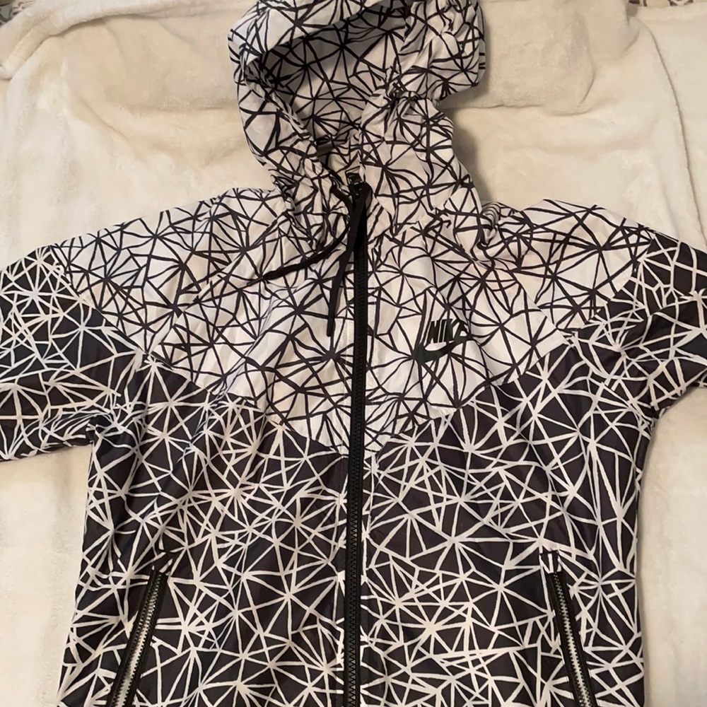Nike Windbreaker, Size Medium, Black and White